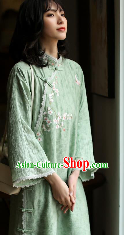 China Embroidered Light Green Cheongsam Costume Traditional Stage Performance Wide Sleeve Qipao Dress