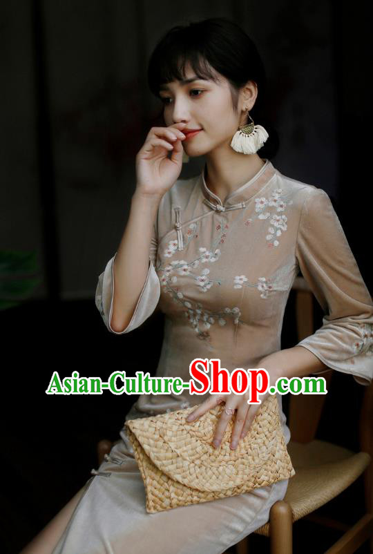 China Classical Embroidered Cheongsam Costume Traditional Young Lady Brown Velvet Qipao Dress