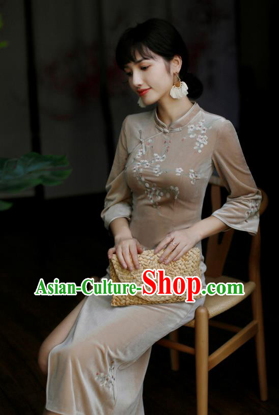 China Classical Embroidered Cheongsam Costume Traditional Young Lady Brown Velvet Qipao Dress