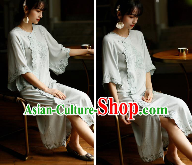 China Classical Light Green Cheongsam Costume Traditional Young Lady Embroidered Butterfly Qipao Dress