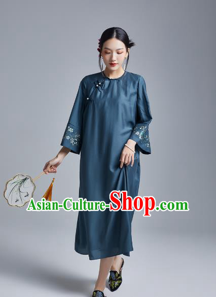 China Classical Embroidered Loose Cheongsam Costume Traditional Young Lady Navy Silk Qipao Dress