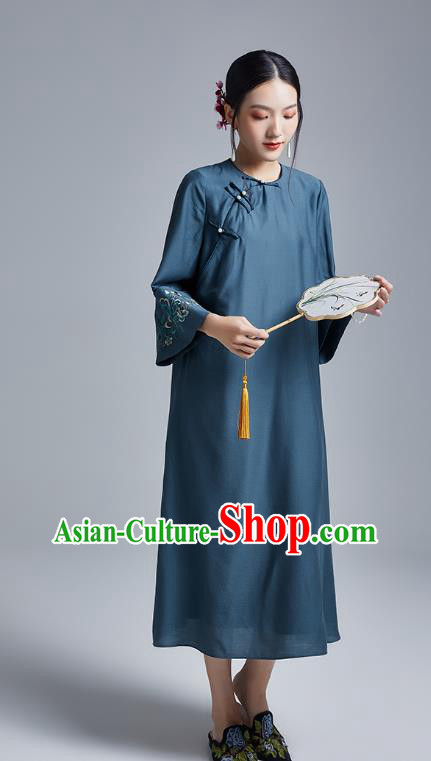 China Classical Embroidered Loose Cheongsam Costume Traditional Young Lady Navy Silk Qipao Dress