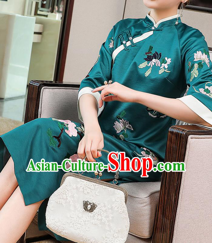 China Traditional Tang Suit Qipao Dress Classical Embroidered Green Silk Cheongsam