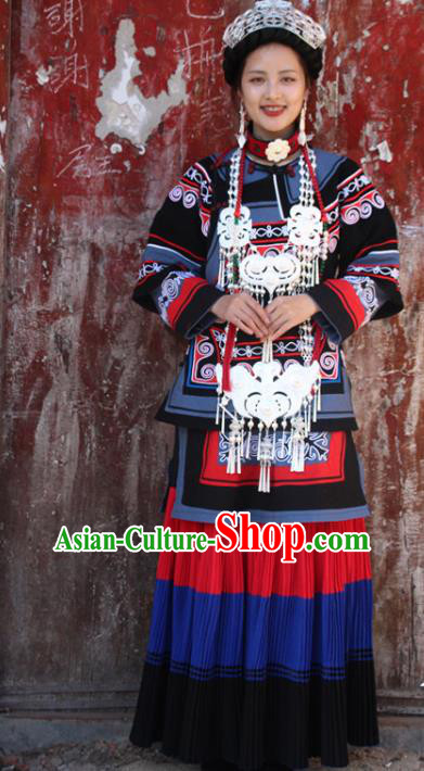 China Yi Nationality Wedding Clothing Traditional Liangshan Ethnic Folk Dance Costumes and Headwear