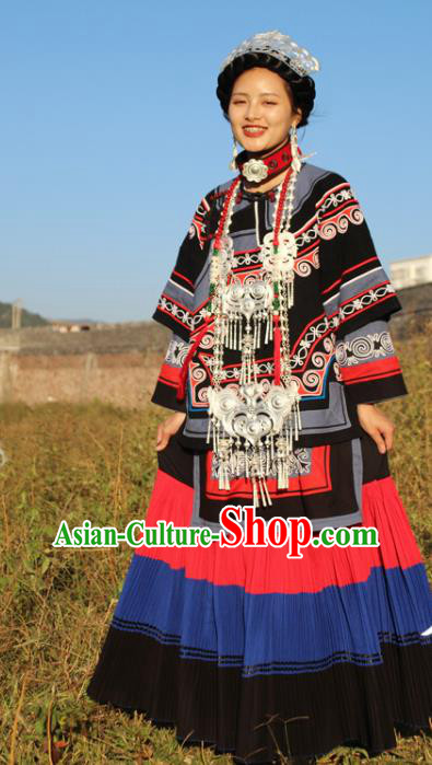 China Yi Nationality Wedding Clothing Traditional Liangshan Ethnic Folk Dance Costumes and Headwear