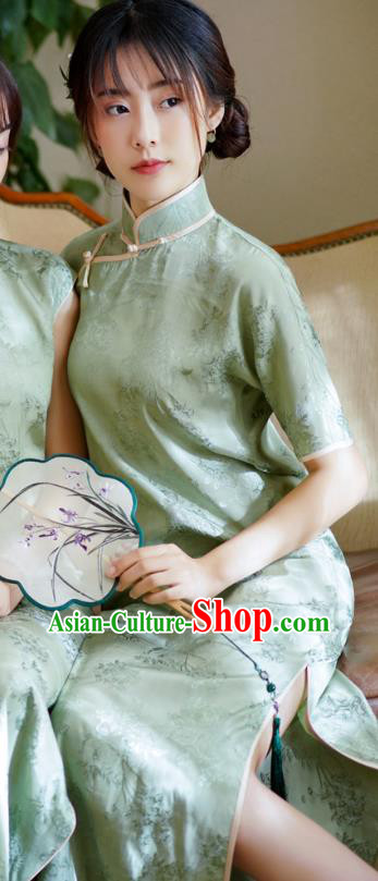 China Classical Green Silk Qipao Dress Traditional Young Beauty Cheongsam