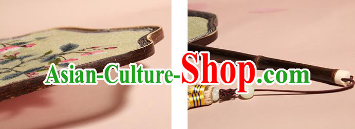 China Handmade Suzhou Craft Fan Traditional Beige Silk Fan Classical Dance Palace Fan