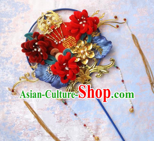 China Traditional Wedding Fan Handmade Red Velvet Chrysanthemum Palace Fan Classical Golden Tassel Circular Fan