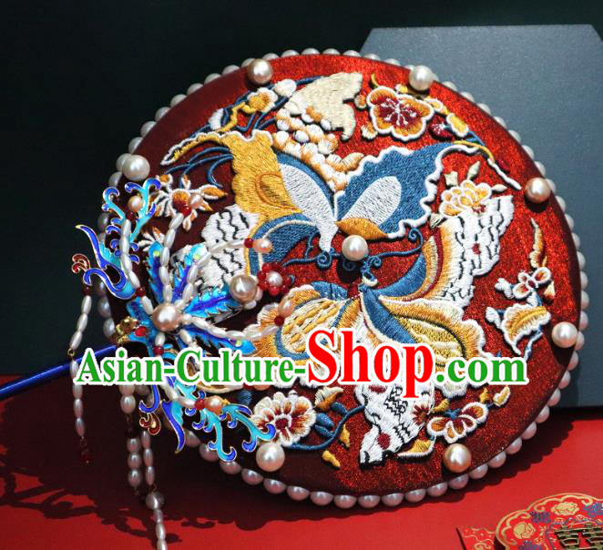 China Classical Embroidered Butterfly Bride Fan Traditional Wedding Red Silk Fan Handmade Pearls Tassel Palace Fan