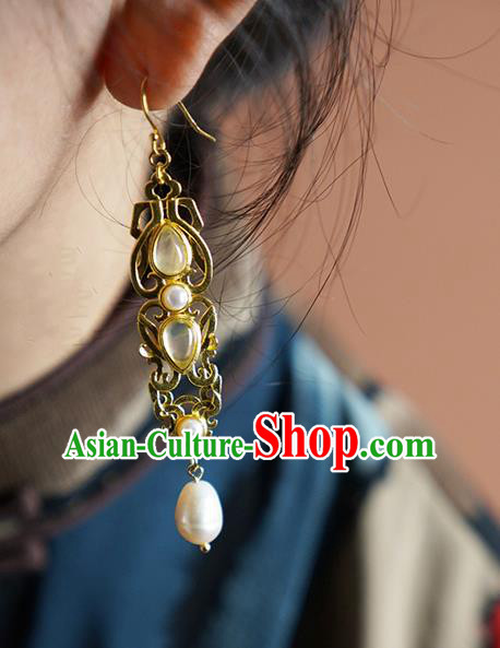 China Traditional Cheongsam Golden Earrings Handmade Pearl Chalcedonye Ear Accessories