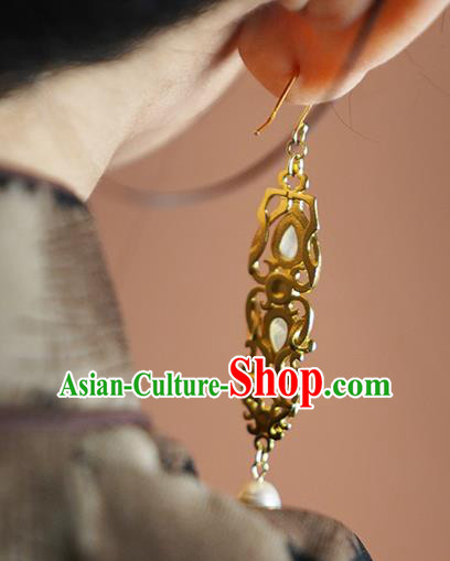 China Traditional Cheongsam Golden Earrings Handmade Pearl Chalcedonye Ear Accessories