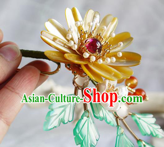 Chinese Ancient Young Lady Hairpin Traditional Ming Dynasty Yellow Shell Chrysanthemum Hair Stick