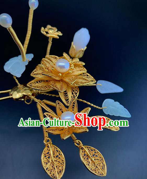 Chinese Ancient Queen Jade Butterfly Hairpin Traditional Ming Dynasty Empress Hair Accessories