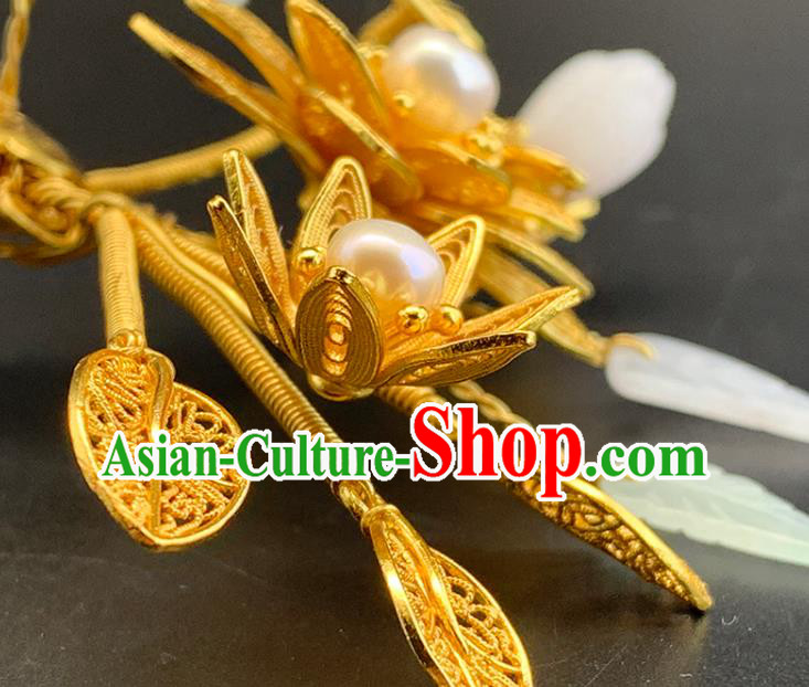 Chinese Ancient Queen Jade Butterfly Hairpin Traditional Ming Dynasty Empress Hair Accessories