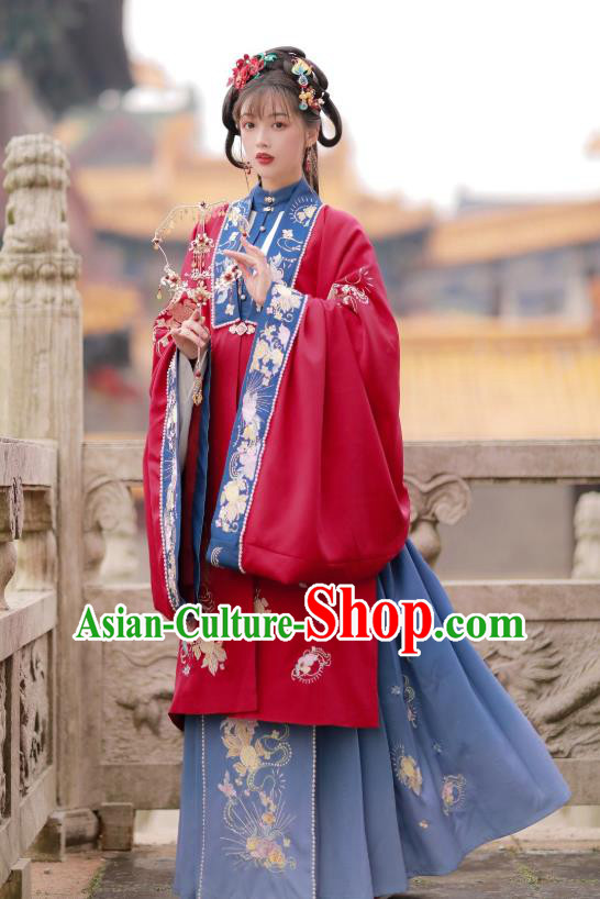 China Traditional Ming Dynasty Historical Costumes Ancient Patrician Lady Hanfu Clothing