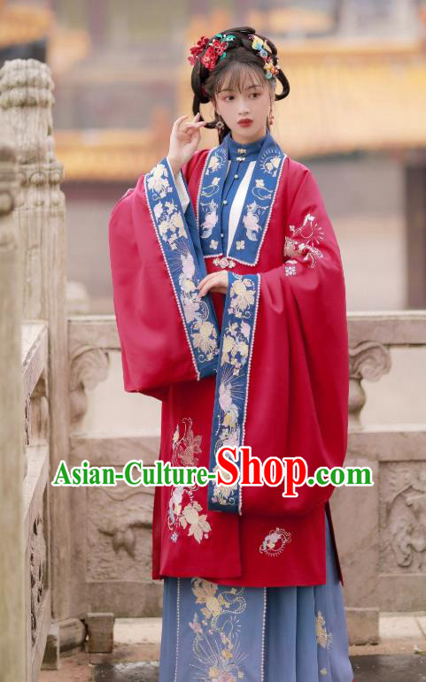 China Traditional Ming Dynasty Historical Costumes Ancient Patrician Lady Hanfu Clothing