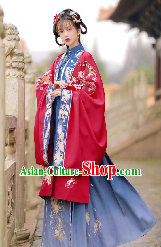 China Traditional Ming Dynasty Historical Costumes Ancient Patrician Lady Hanfu Clothing