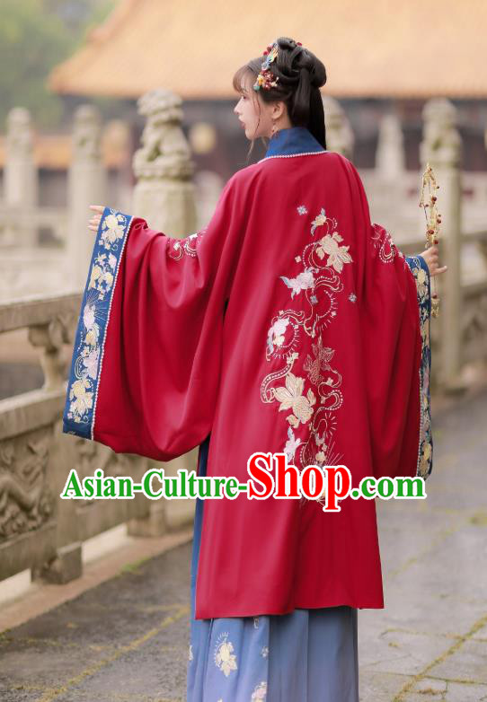 China Traditional Ming Dynasty Historical Costumes Ancient Patrician Lady Hanfu Clothing
