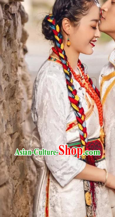 China Traditional Xizang Female White Brocade Tibetan Robe Zang Nationality Bride Performance Clothing