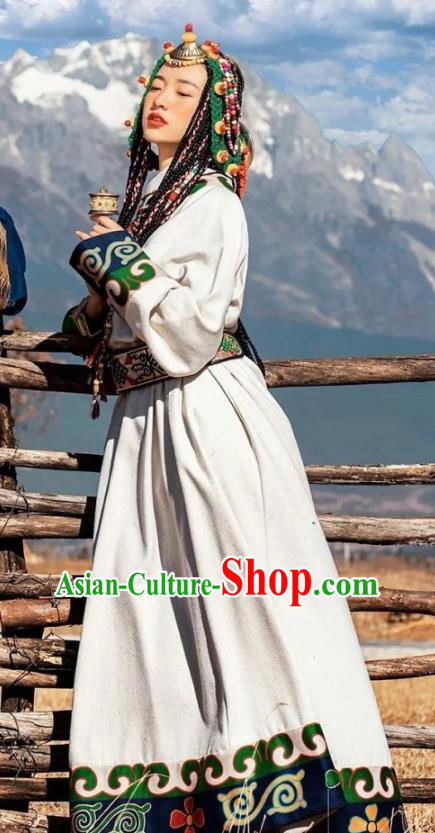 China Zang Nationality Bride White Robe Traditional Xizang Tibetan Minority Wedding Clothing