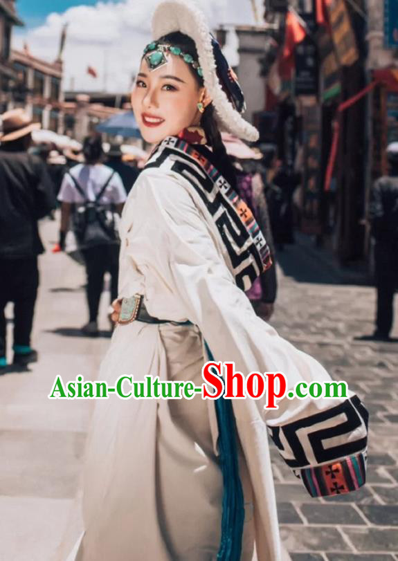 China Zang Nationality Dance White Woolen Robe Traditional Xizang Tibetan Minority Woman Clothing