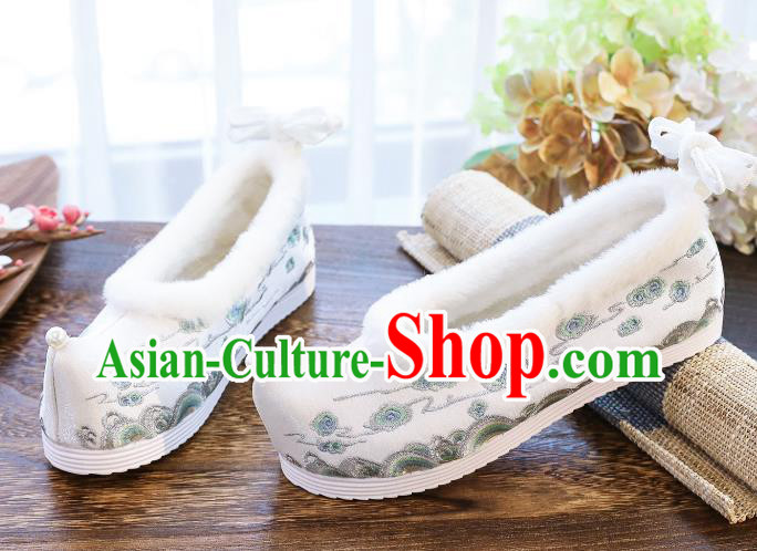 China National Embroidered White Cloth Shoes Traditional Winter Hanfu Shoes Handmade Ancient Princess Shoes