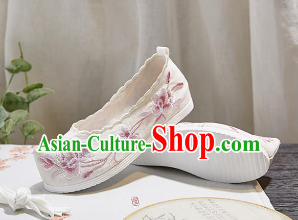 China Handmade Princess White Cloth Shoes National Embroidered Flowers Shoes Traditional Ming Dynasty Hanfu Shoes