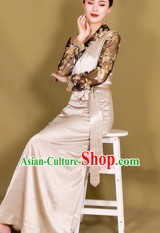 China Traditional Tibetan Ethnic Folk Dance Champagne Bola Dress Zang Nationality Kangba Dance Clothing