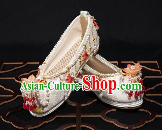 China Embroidered Shoes Traditional Ming Dynasty Princess Shoes Handmade Hanfu White Cloth Shoes