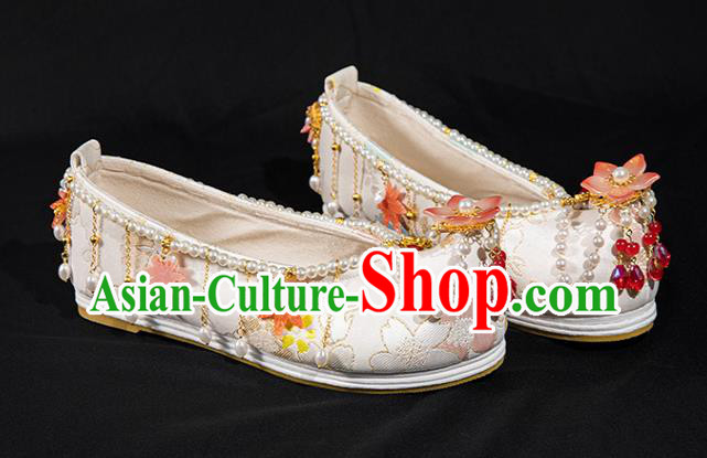 China Embroidered Shoes Traditional Ming Dynasty Princess Shoes Handmade Hanfu White Cloth Shoes