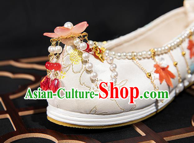 China Embroidered Shoes Traditional Ming Dynasty Princess Shoes Handmade Hanfu White Cloth Shoes