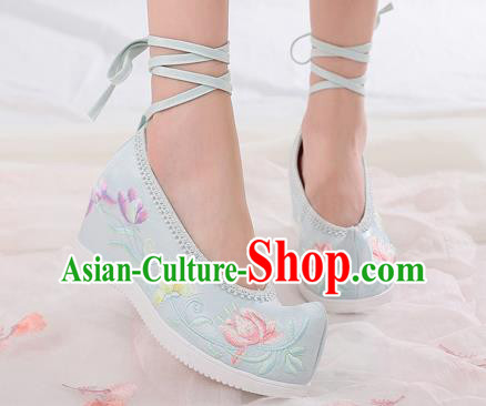 China National Woman Light Blue Cloth Shoes Traditional Embroidered Wedges Shoes Handmade Shoes