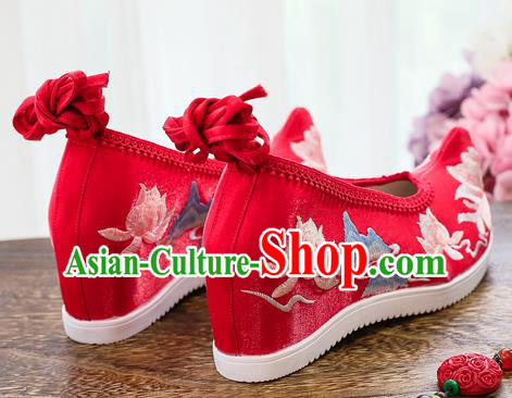 China Traditional Embroidered Flowers Wedges Shoes Handmade Red Cloth Shoes National Woman Wedding Shoes