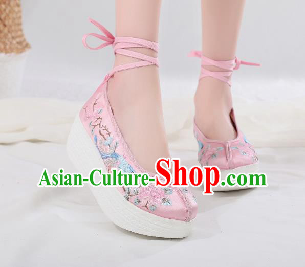 China Handmade Platform Shoes Embroidered Peach Blossom Shoes Traditional Hanfu Pink Satin Shoes