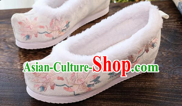 China Handmade Winter Woman Hanfu Shoes National White Cloth Shoes Traditional Embroidered Lotus Shoes