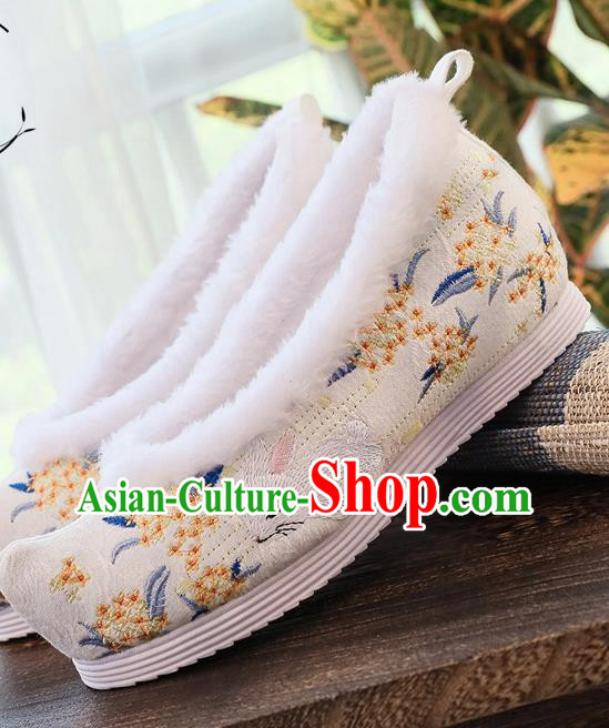 China Handmade National White Cloth Shoes Traditional Ming Dynasty Hanfu Shoes Embroidered Fragrans Shoes