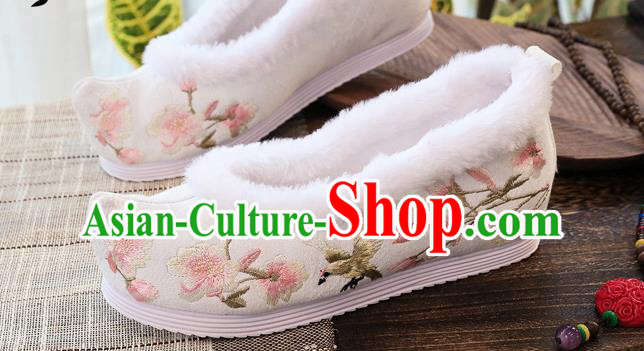 China Traditional Ming Dynasty Hanfu Shoes Embroidered Begonia Shoes National White Cloth Shoes