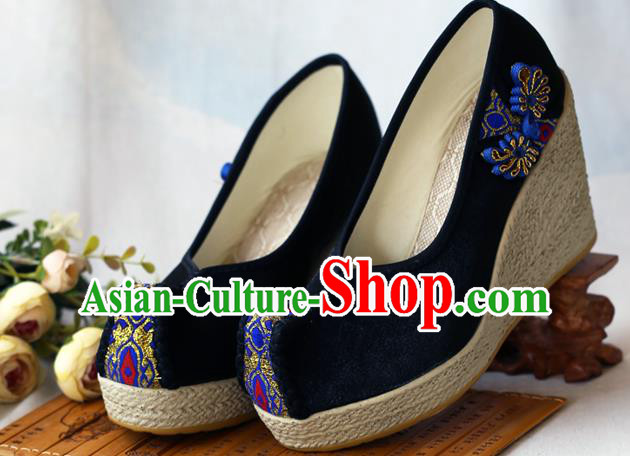 Chinese National Embroidered Black Cloth Shoes Yunnan Ethnic Woman Wedge Heel Shoes