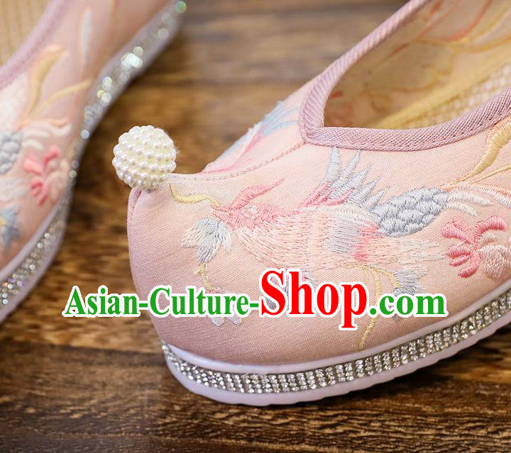 China Embroidered Pink Cloth Shoes Handmade Princess Pearls Shoes Traditional Ming Dynasty Hanfu Shoes
