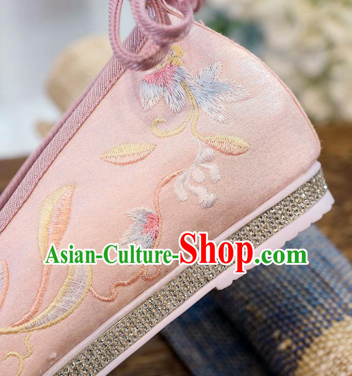 China Embroidered Pink Cloth Shoes Handmade Princess Pearls Shoes Traditional Ming Dynasty Hanfu Shoes