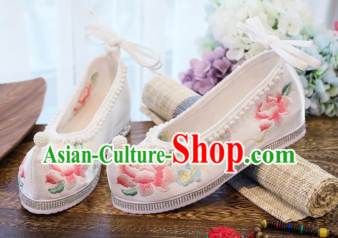 China National Embroidered Peony Shoes Handmade White Cloth Shoes Traditional Pearls Shoes