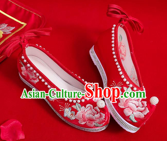 China Traditional Wedding Pearls Shoes National Embroidered Peony Shoes Handmade Red Satin Shoes