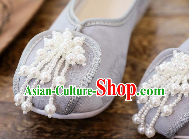 China Traditional Jacquard Grey Cloth Shoes Handmade Folk Dance Shoes National Pearls Tassel Shoes