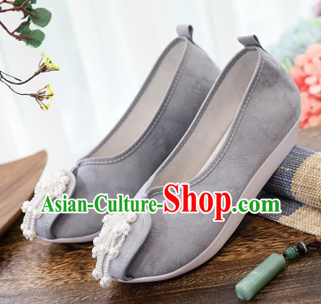 China Traditional Jacquard Grey Cloth Shoes Handmade Folk Dance Shoes National Pearls Tassel Shoes