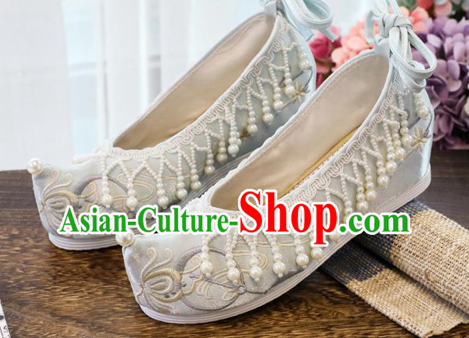 China National Embroidered Shoes Traditional Xiuhe Light Blue Cloth Shoes Handmade Pearls Tassel Shoes