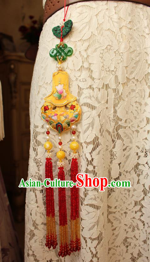 China Handmade Red Beads Tassel Necklet Accessories Traditional Cheongsam Embroidered Yellow Sachet Necklace