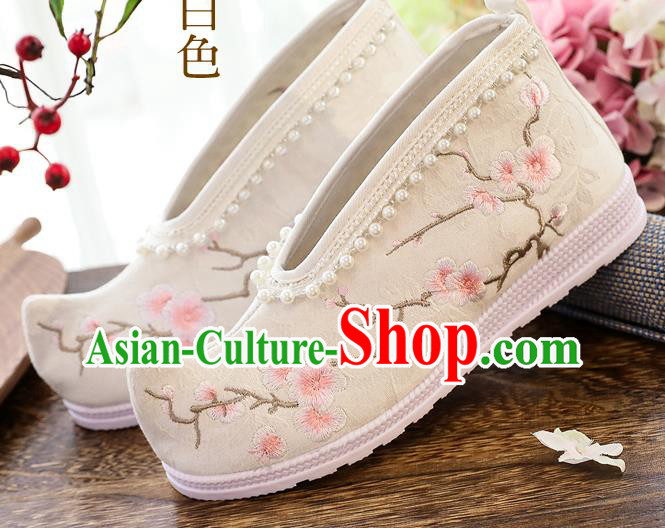 China National Embroidered Plum Beige Cloth Shoes Traditional Ming Dynasty Hanfu Shoes Ancient Princess Pearls Shoes