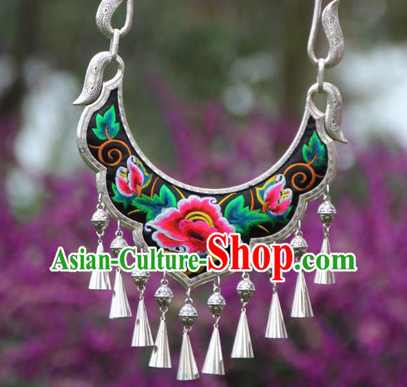 China Handmade Hmong Ethnic Silver Necklet Accessories Traditional Miao Minority Embroidered Peony Necklace