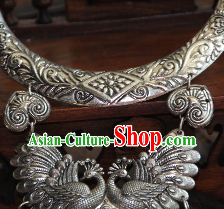 China Handmade Ethnic Silver Peacock Necklet Accessories Traditional Miao Minority Wedding Necklace