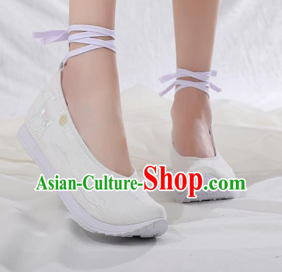 Chinese Traditional Ming Dynasty Hanfu Shoes Handmade Embroidered Beige Shoes Ancient Princess Shoes
